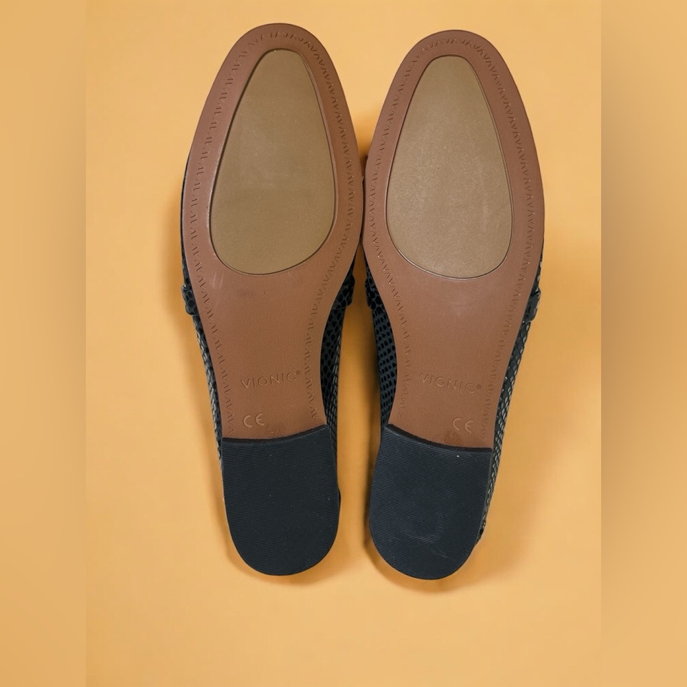 Vionic Black Moccasin-Style Loafers Flats 7.5 NWOT - Picture 5 of 8